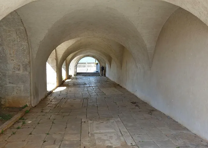 アパート Vincent カスタヴ